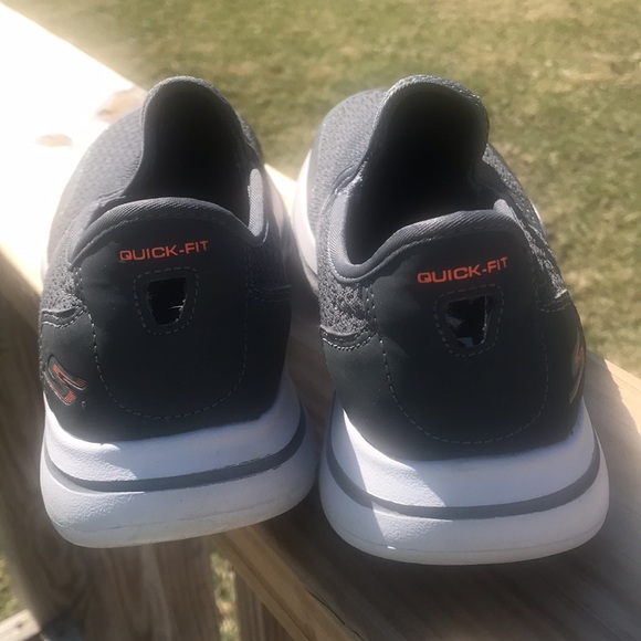 Sketchers size 4 used like new - Picture 2 of 6